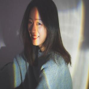 仰映容